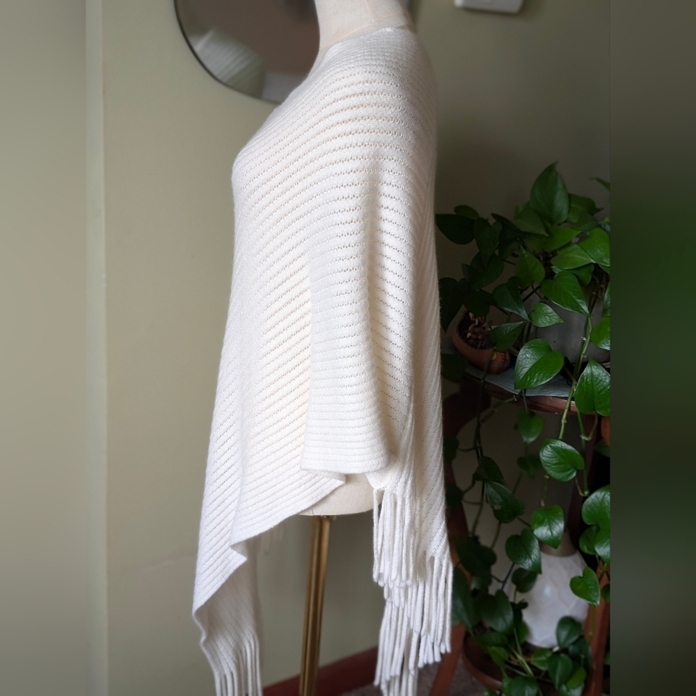 Time & Tru Women's Size L/XL Cream Knit Sweater Poncho - Picture 5 of 9
